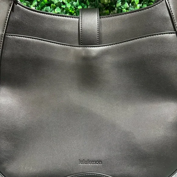 Lululemon Leather Alternative Shoulder Bag 8L NEW SOLDOUT - Picture 7 of 8